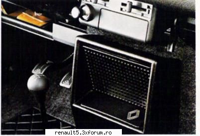 renault 1,3 1979 consola radio din asta ai?si doua pentru lampile din spate una numar.